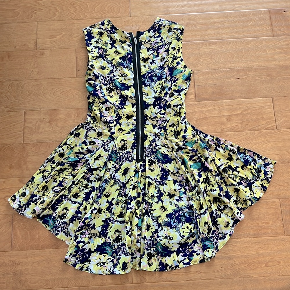 ⛸️ H&M ⛸️Daffodil Floral Sleeveless Dress. Size 10 - Picture 10 of 12
